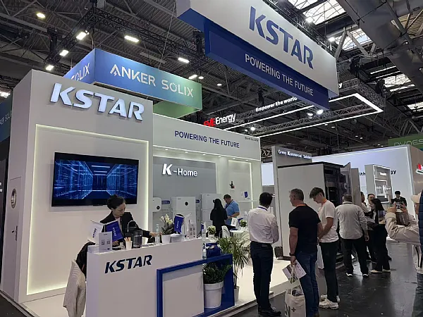 KSTAR presenta soluzioni intelligenti per lo stoccaggio di energia al Solar & Storage Live UK 2025